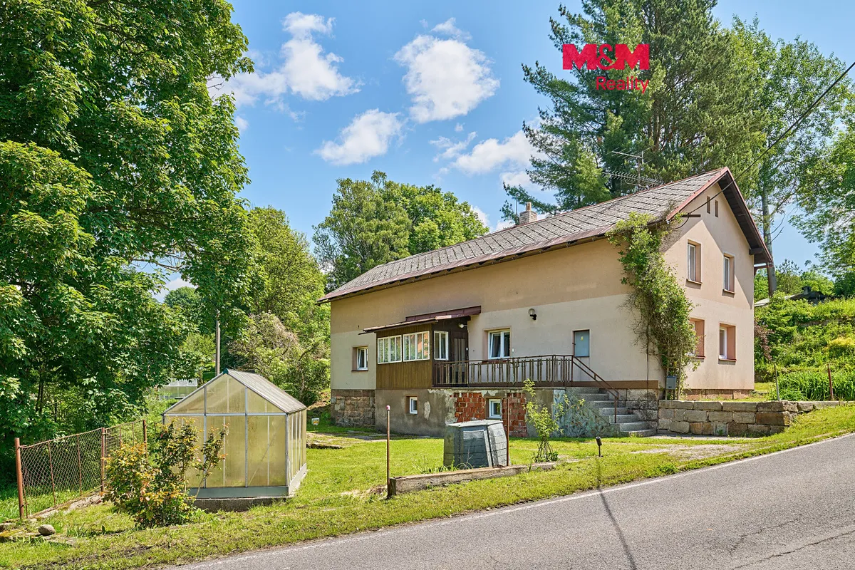 Prodej rodinného domu 185 m², pozemek 1222 m²